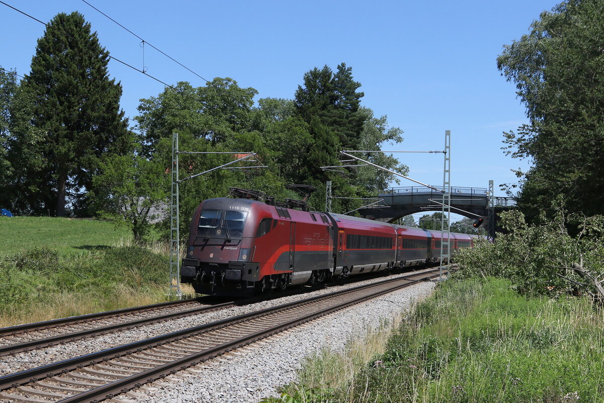 1116 206 aus Salzburg kommend am 15. Juli 2023 bei bersee am Chiemsee.