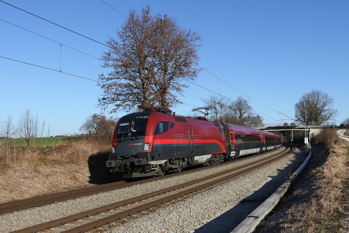 1116 207 aus Salzburg kommend am 29. Dezember 2019 bei Grabenst�tt.