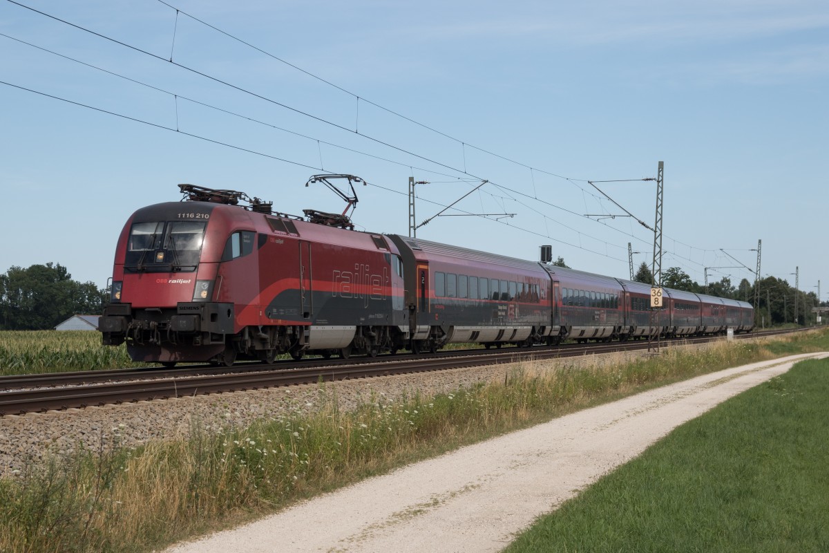 1116 210-6 aus Salzburg kommend am 26. Juli 2015 bei �bersee am Chiemsee.