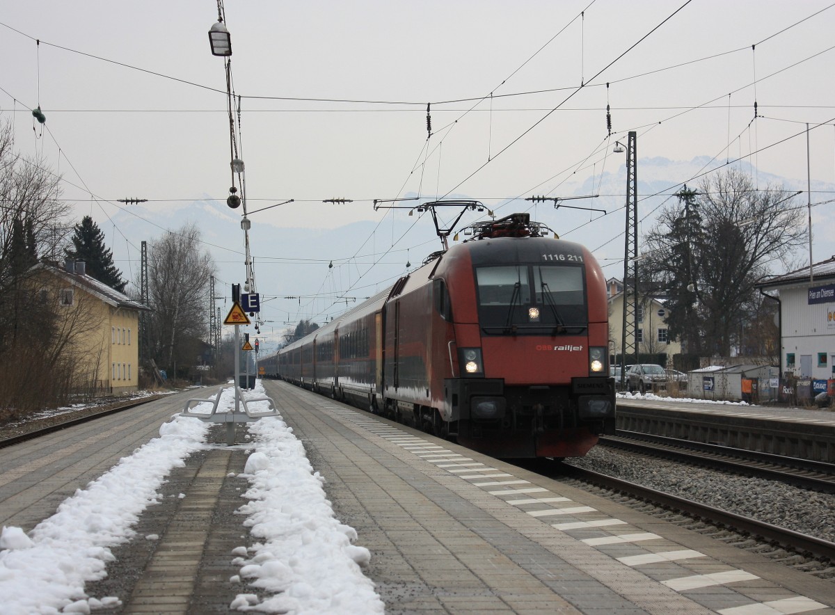 1116 211-4 durchf�hrt am 28. M�rz 2013 den Bahnhof von Prien am Chiemsee.