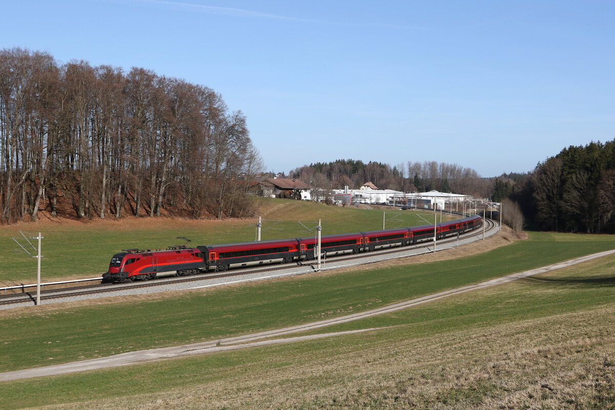 1116 213 war am 5. Februar 2024 bei Axdorf im Chiemgau in Richtung Innsbruck unterwegs.