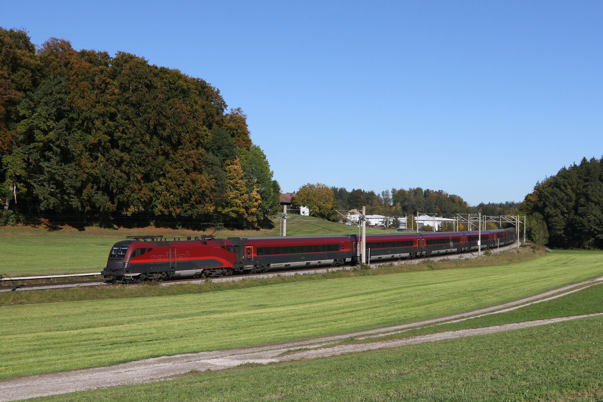 1116 214 aus Salzburg kommend am 25. Oktober 2023 bei Axdorf.