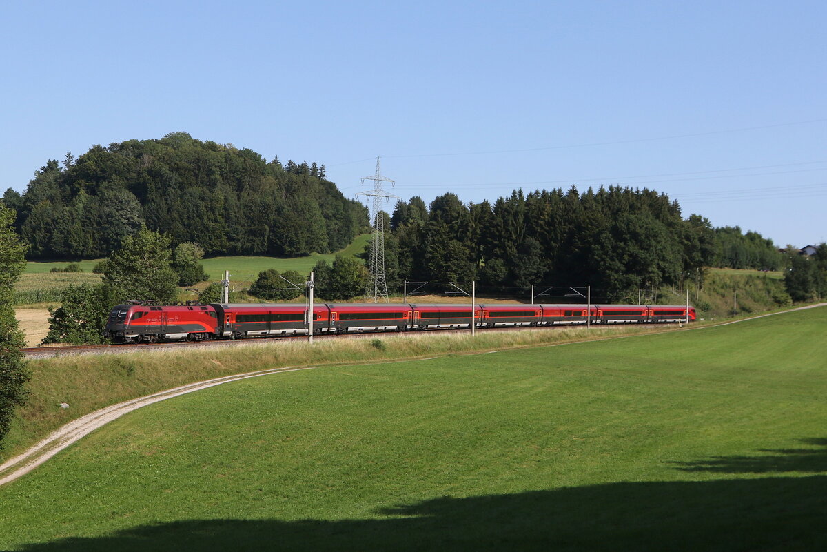 1116 214 aus Salzburg kommend am 19. August 2025 bei Vachendorf im Chiemgau.