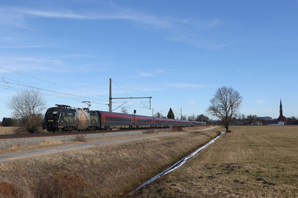 1116 216  200 Jahre Johann Strauss  war mit einem  Railjet  am 10. Februar 2026 bei �bersee am Chiemsee auf dem Weg nach M�nchen.