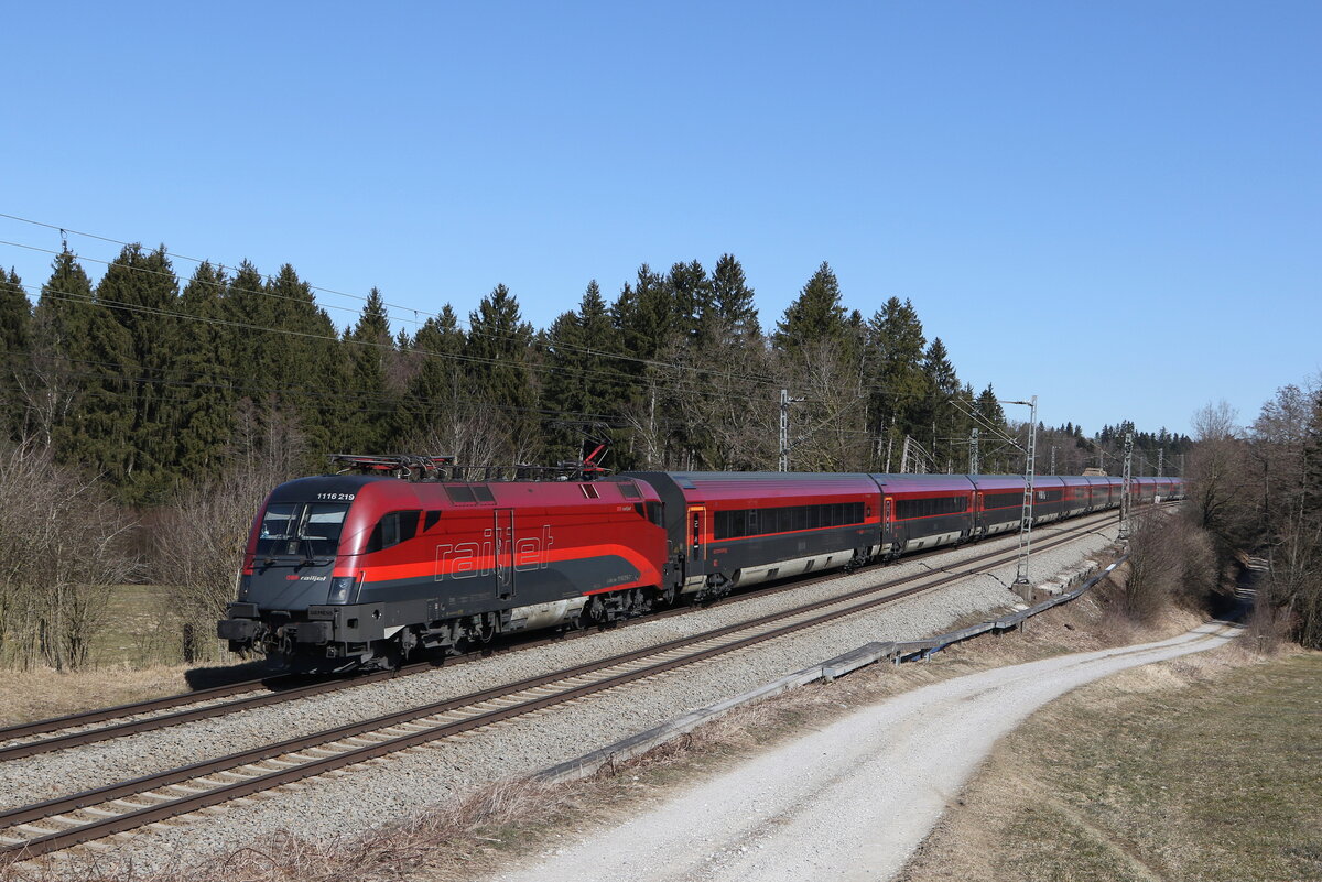 1116 219 aus Salzburg kommend am 9. M�rz 2022 bei Grabenst�tt.