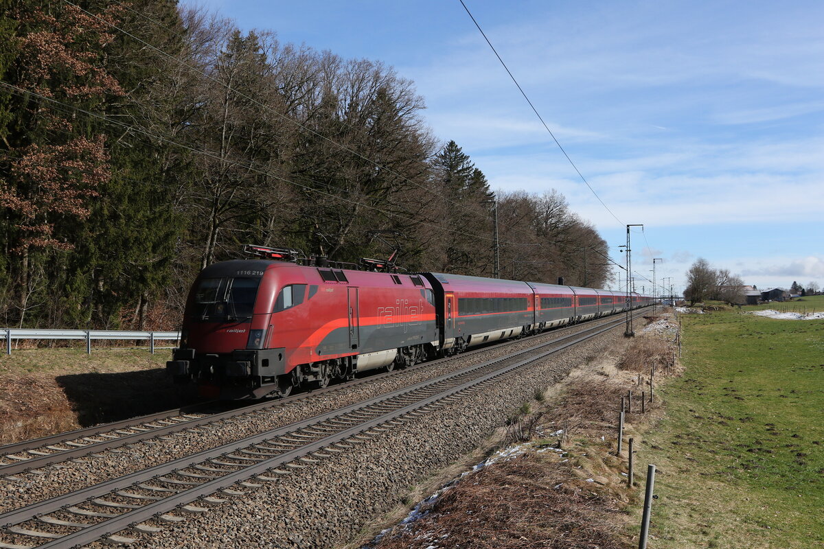 1116 219 aus Salzburg kommend am 24. Februar 2024 bei Hufschlag/Traunstein.