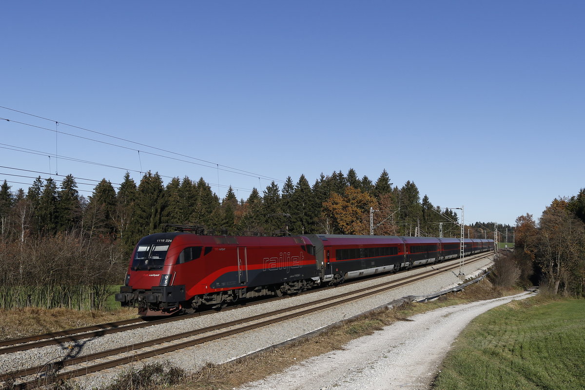 1116 224 aus Salzburg kommend am 10. November 2018 bei Grabenst�tt.