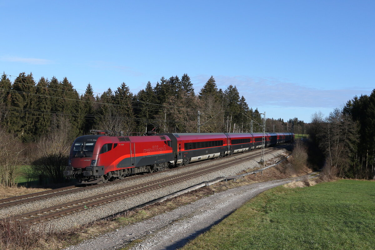 1116 224 aus Salzburg kommend am 30. Dezember 2022 bei Grabenst�tt.