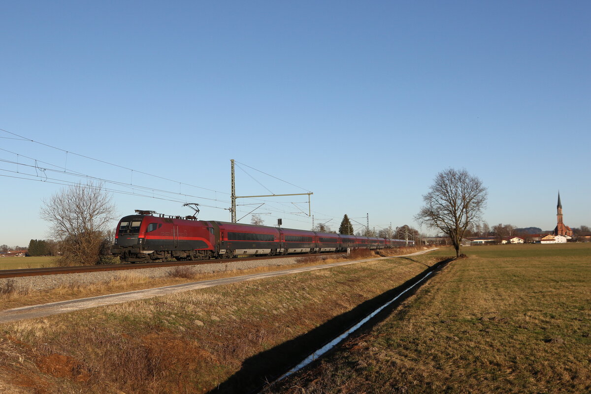 1116 226 aus Salzburg kommend am 19. Dezember 2025 bei �bersee am Chiemsee.