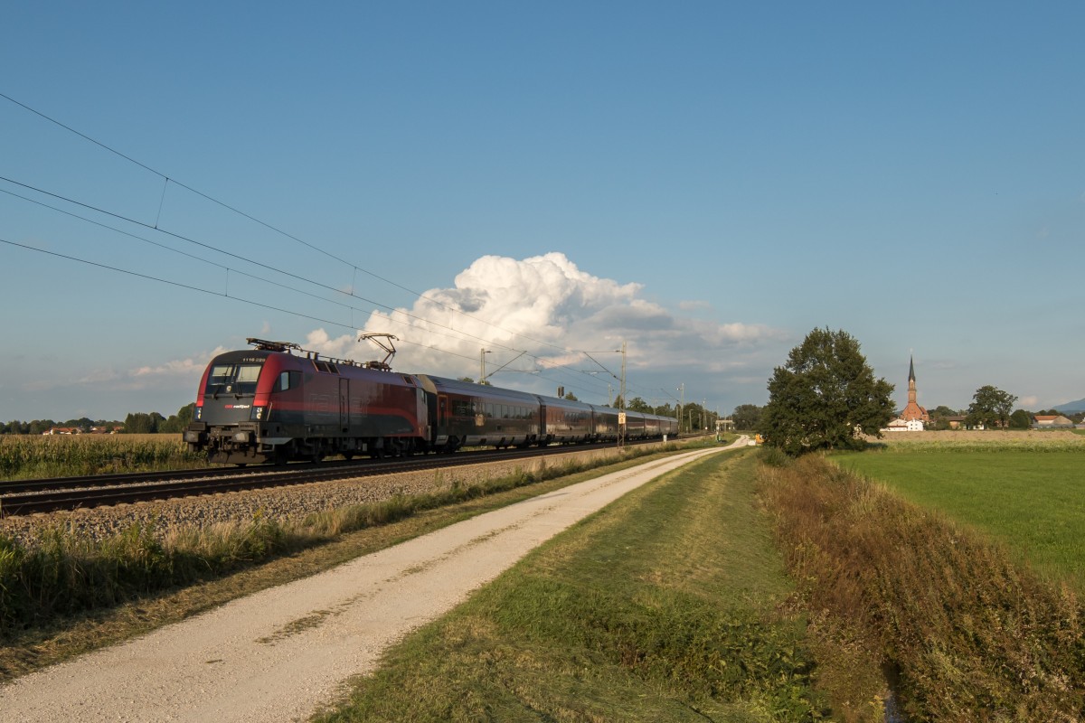 1116 229 aus Salzburg kommend am 9. September 2015 bei bersee am Chiemsee.