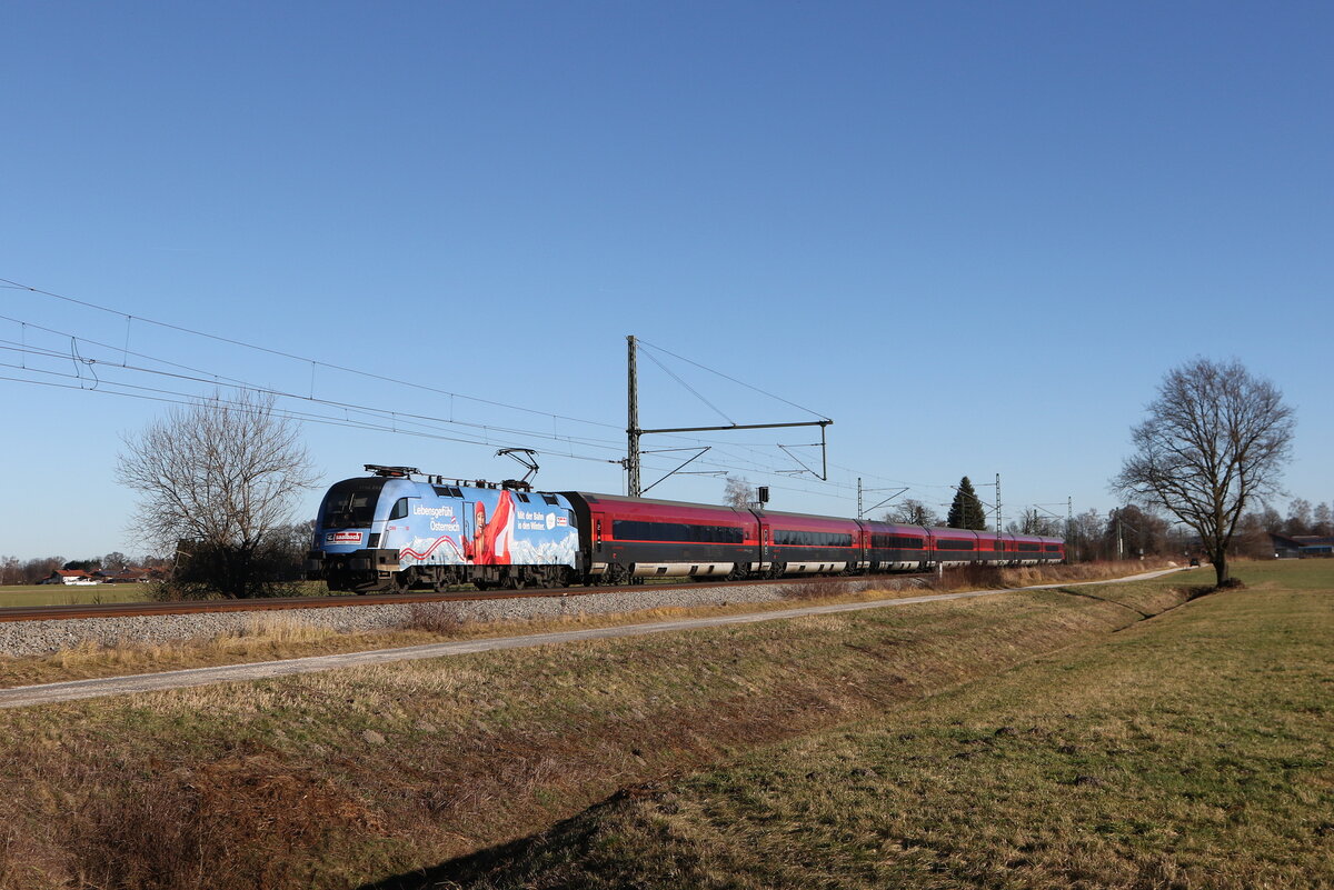 1116 233  Saalbach  aus Salzburg kommend am 10. Dezember 2025 bei �bersee am Chiemsee.