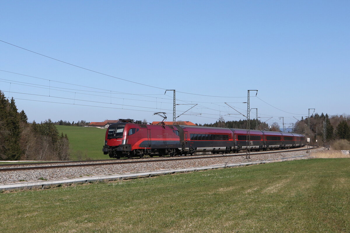 1116 242 aus Salzburg kommend am 4. April 2025 bei Fuchsreut.