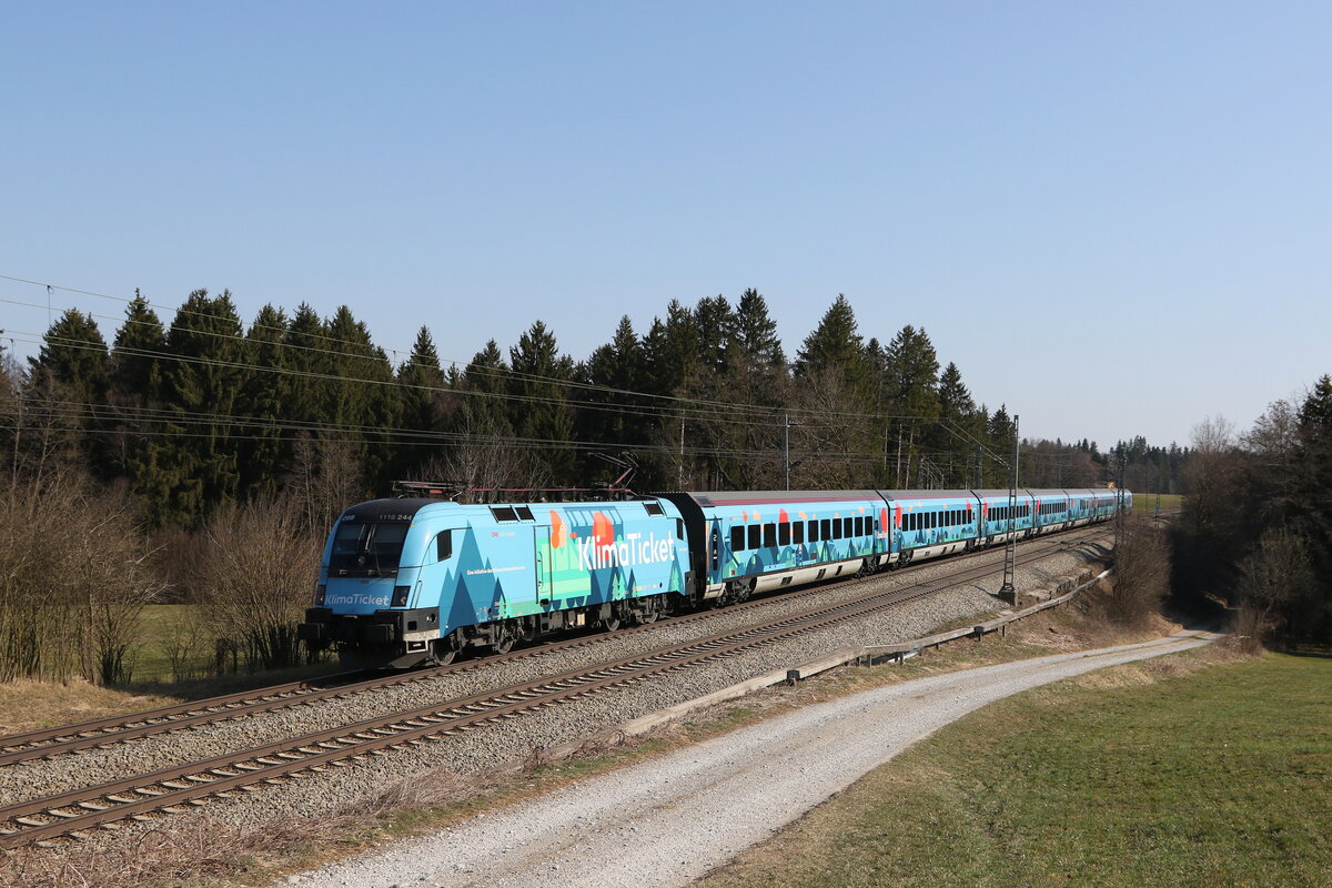 1116 244  Klima-Railjet  aus Salzburg kommend am 25. Mrz 2022 bei Grabensttt im Chiemgau.