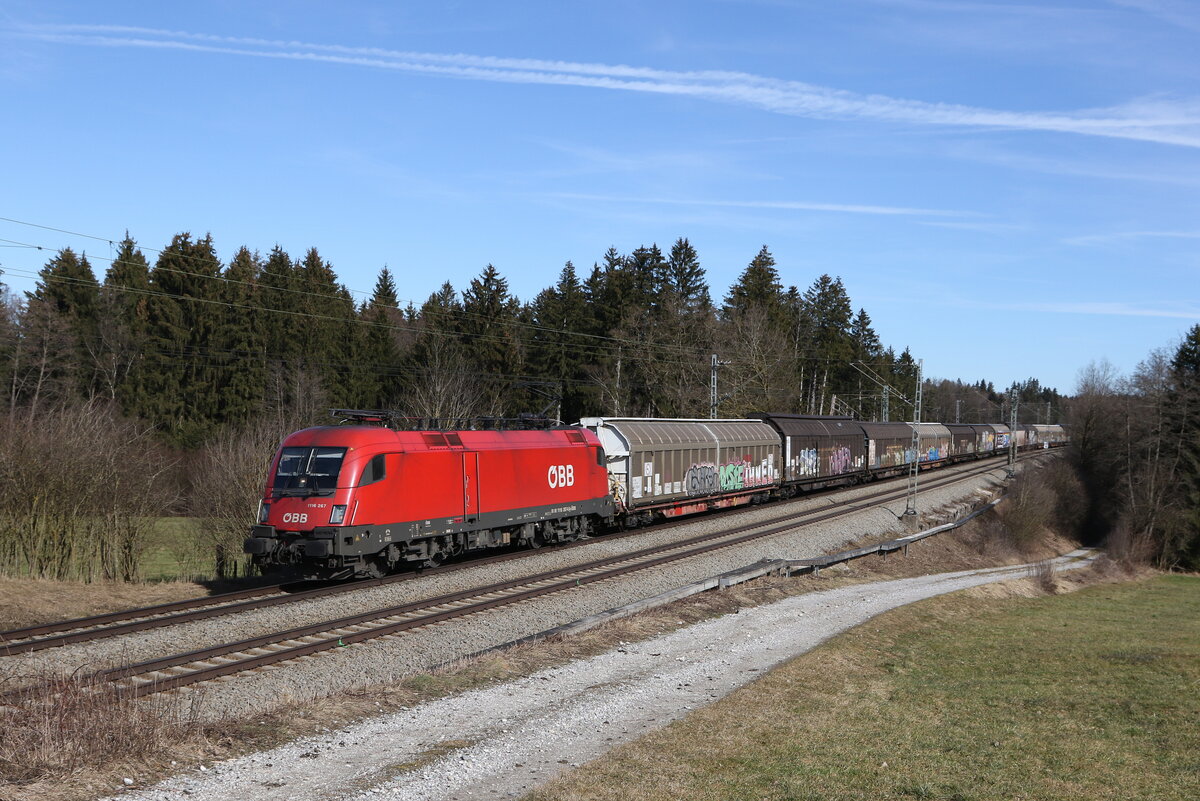 1116 267 aus Salzburg kommend am 21. Februar 2023 bei Sossau im Chiemgau.