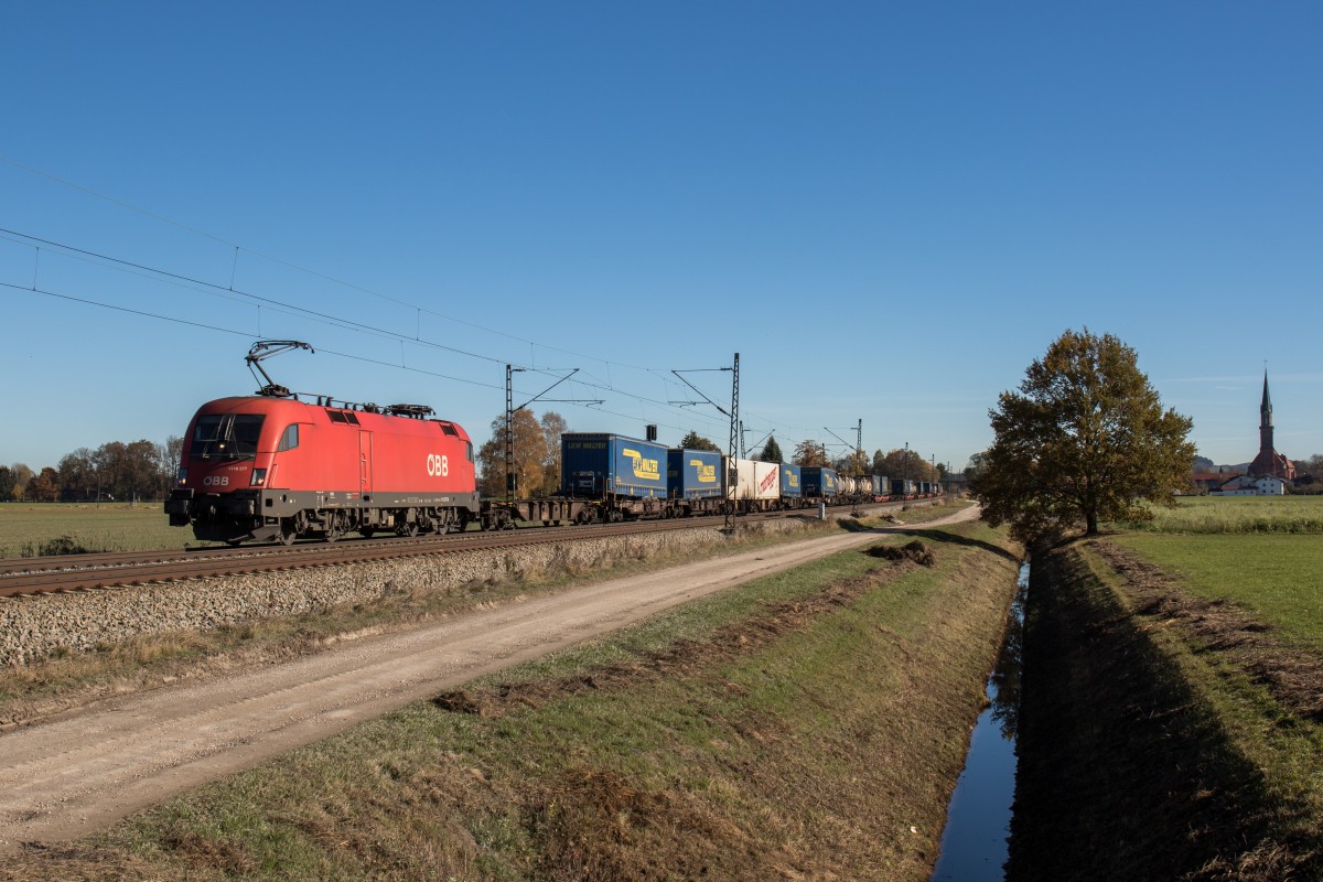 1116 277 aus Salzburg kommend am 3. November 2015 bei bersee am Chiemsee.