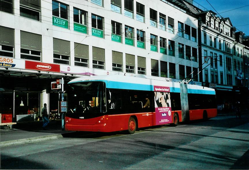(111'905) - VB Biel - Nr. 57 - Hess/Hess Gelenktrolleybus am 10. November 2008 in Biel, Guisanplatz