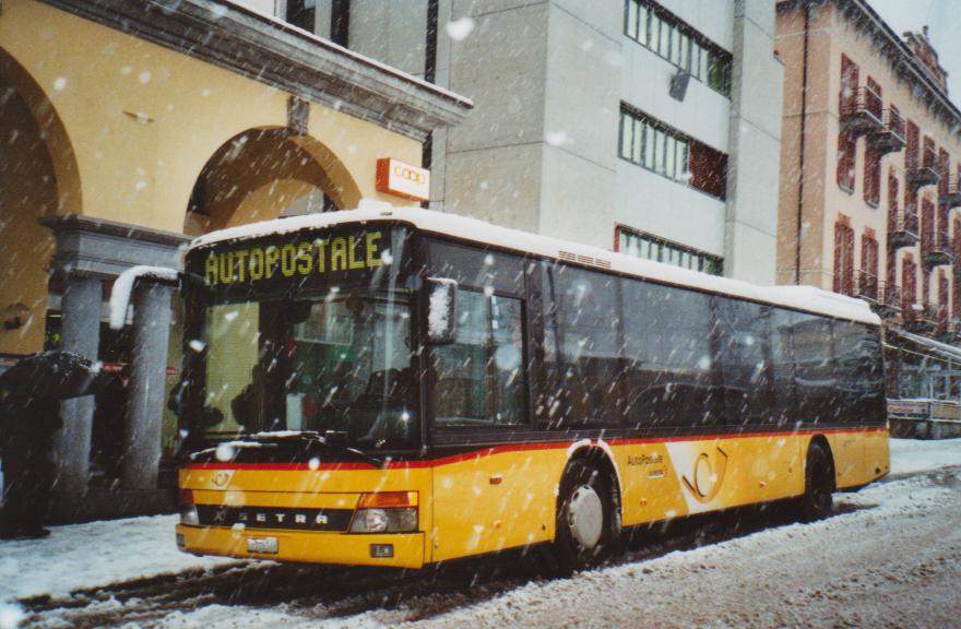 (112'703) - AutoPostale Ticino - TI 215'399 - Setra (ex P 25'854) am 10. Dezember 2008 beim Bahnhof Bellinzona