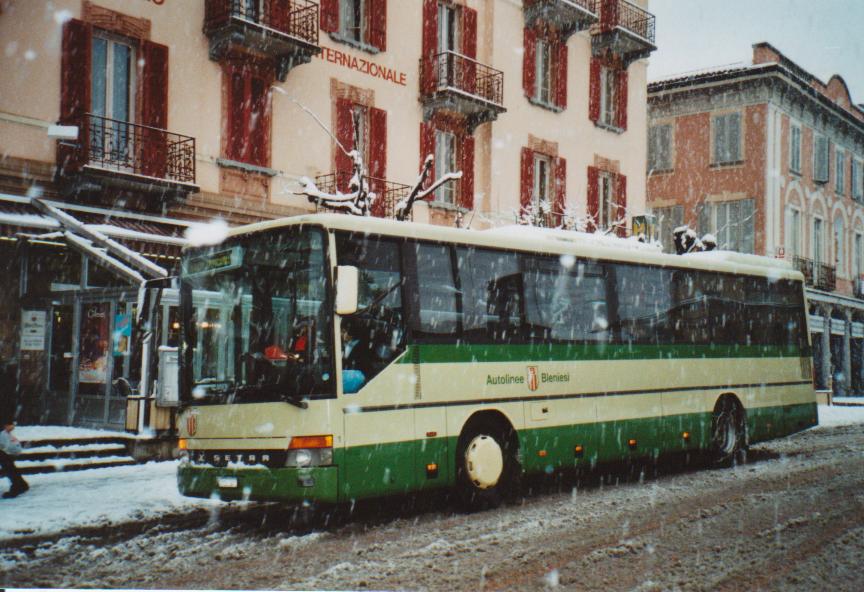 (112'705) - ABl Biasca - Nr. 1/TI 231'001 - Setra am 10. Dezember 2008 beim Bahnhof Bellinzona