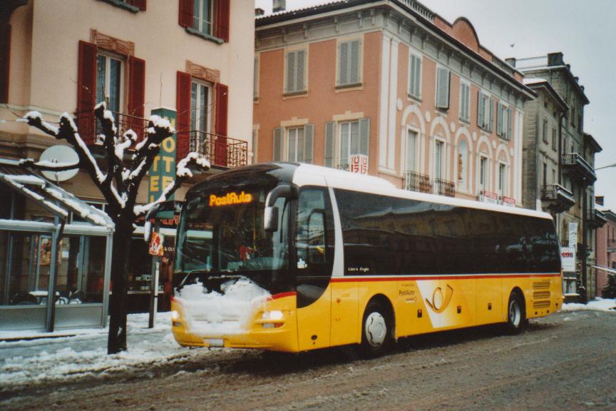 (112'720) - PostAuto Graubnden - GR 162'996 - MAN am 10. Dezember 2008 beim Bahnhof Bellinzona