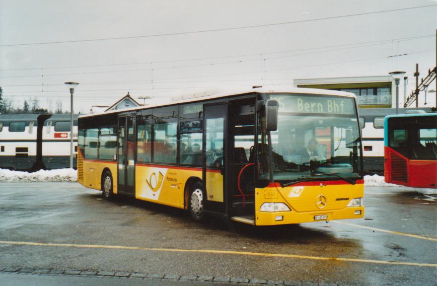 (113'004) - PostAuto Bern - Nr. 532/BE 615'595 - Mercedes (ex P 25'235) am 20. Dezember 2008 beim Bahnhof Lyss