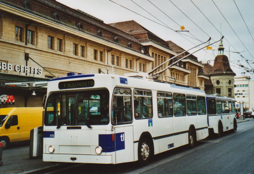 (113'033) - TL Lausanne - Nr. 775 - NAW/Lauber Trolleybus am 22. Dezember 2008 beim Bahnhof Lausanne