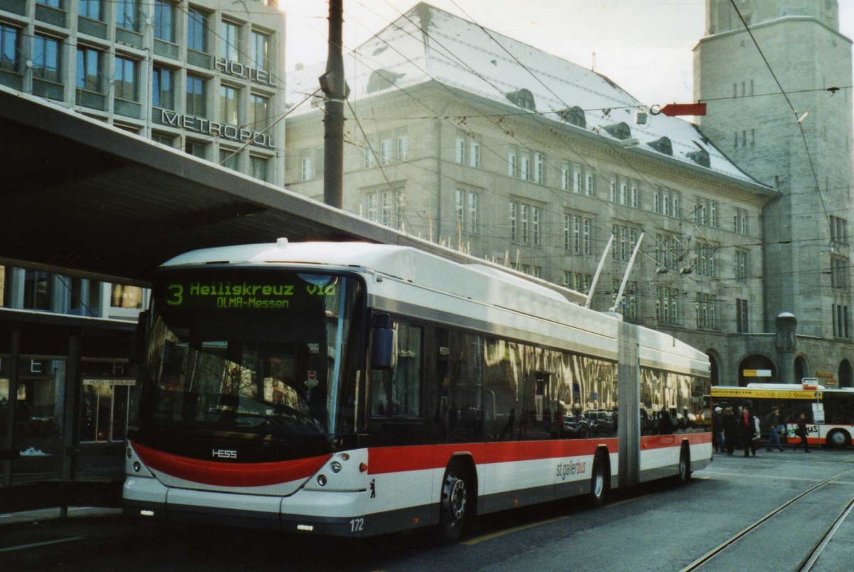 (113'917) - St. Gallerbus - Nr. 172 - Hess/Hess Gelenktrolleybus am 17. Januar 2009 beim Bahnhof St. Gallen