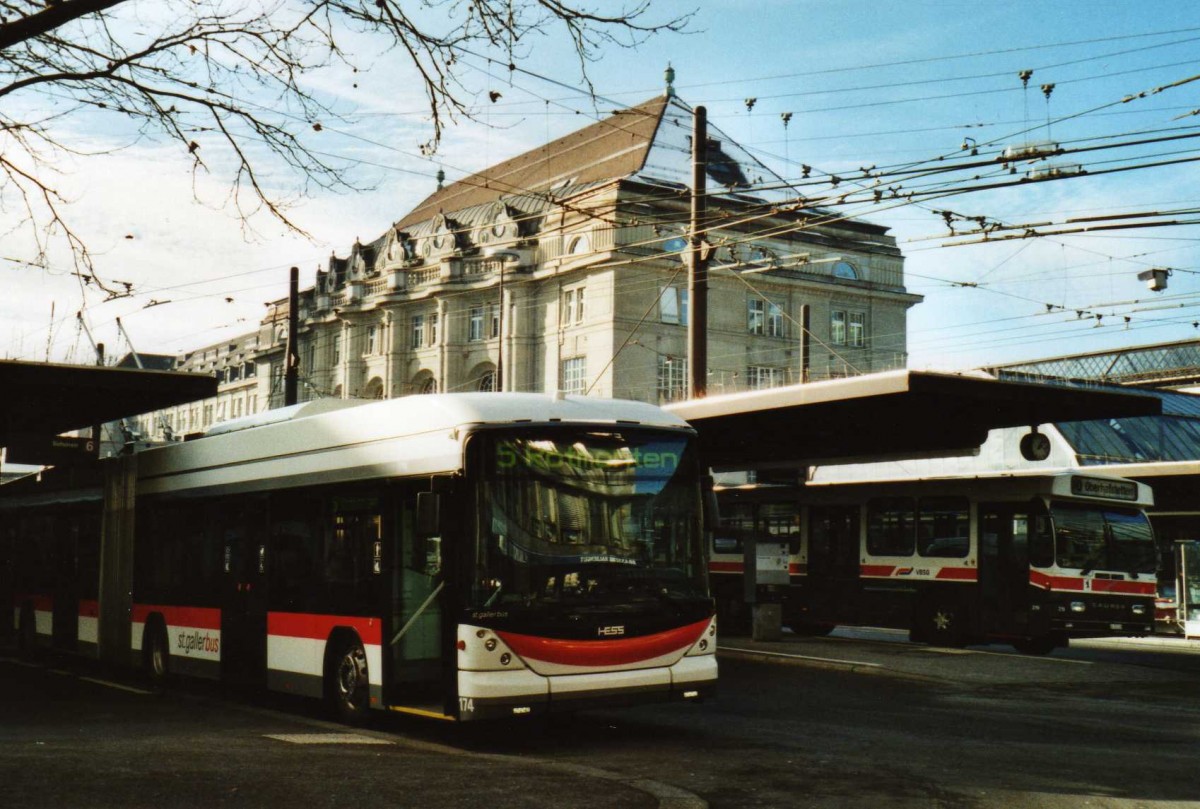 (113'918) - St. Gallerbus - Nr. 174 - Hess/Hess Gelenktrolleybus am 17. Januar 2009 beim Bahnhof St. Gallen