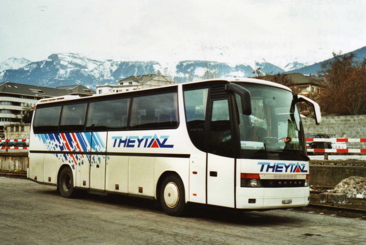 (114'704) - Theytaz, Sion - VS 11'004 - Setra am 1. Mrz 2009 beim Bahnhof Sion