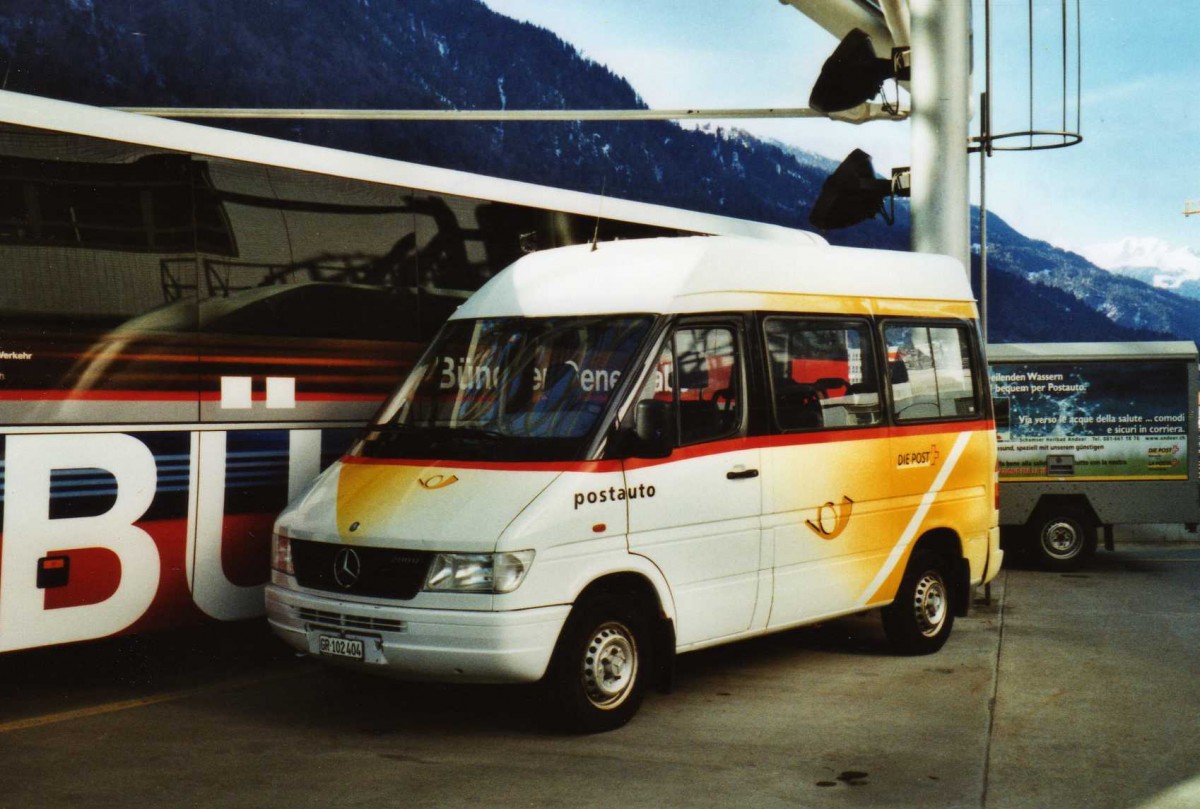 (115'024) - PostAuto Graubnden - GR 102'404 - Mercedes (ex P 21'071) am 14. Mrz 2009 in Chur, Postautostation