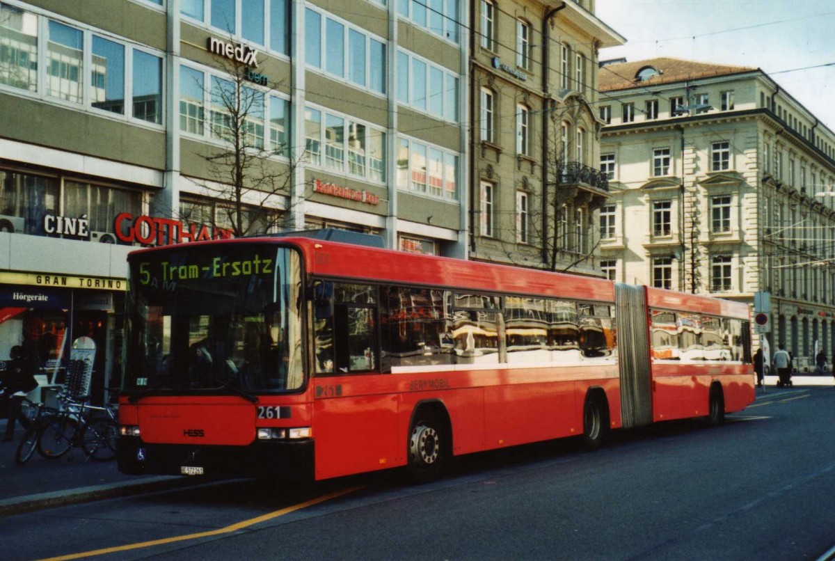 (115'136) - Bernmobil, Bern - Nr. 261/BE 572'261 - Volvo/Hess am 16. Mrz 2009 beim Bahnhof Bern
