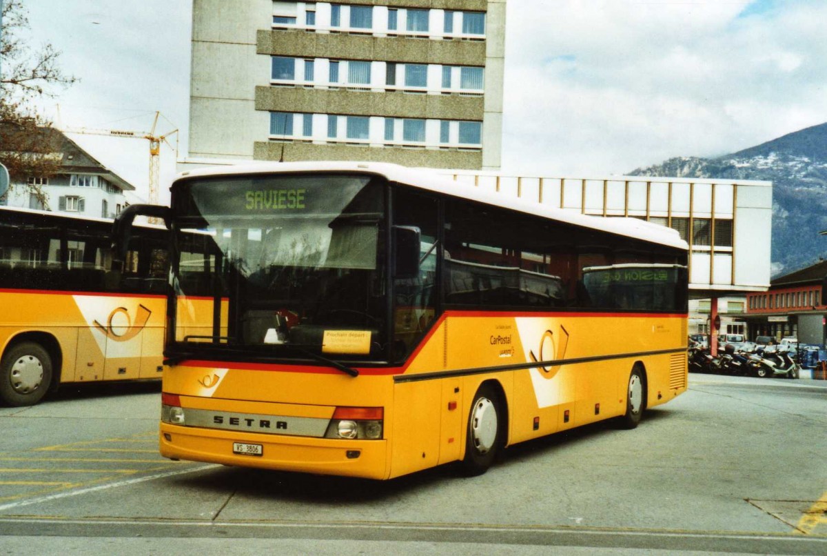 (115'706) - Dubuis, Savise - VS 3806 - Setra am 30. Mrz 2009 beim Bahnhof Sion