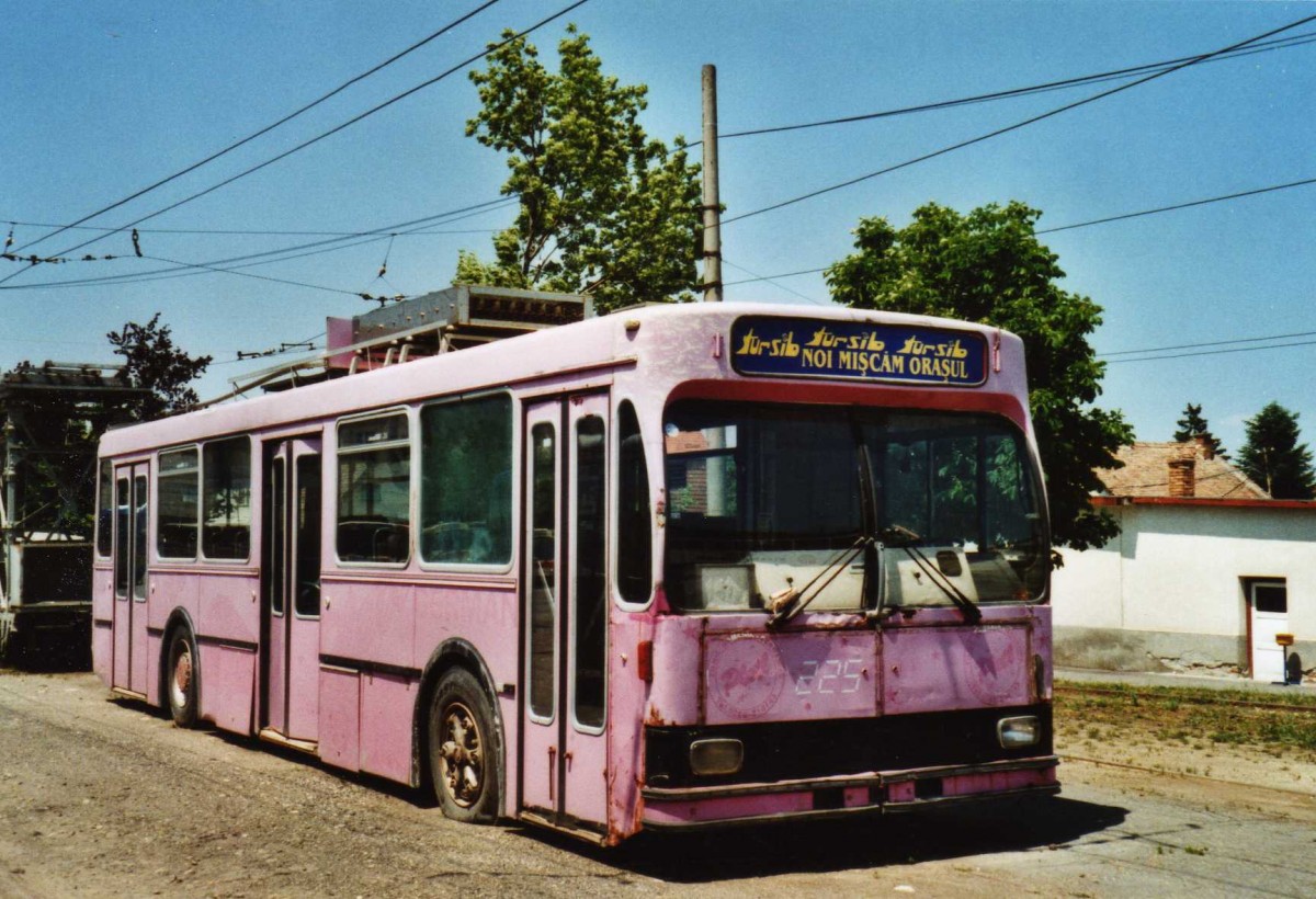 (116'828) - Tursib, Sibiu - Nr. 225 - FBW/R&J Trolleybus (ex Nr. 689; ex VB Biel Nr. 12) am 27. Mai 2009 in Sibiu, Depot