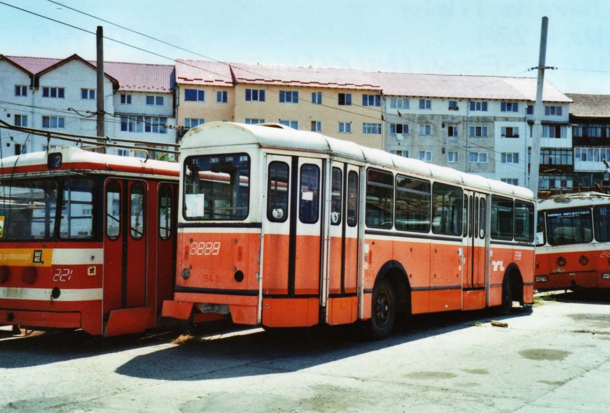 (116'921) - Tursib, Sibiu - Nr. 239  - Moser/Eggli-Mischler Personenanhnger (ex TL Lausanne Nr. 945) am 27. Mai 2009 in Sibiu, Depot