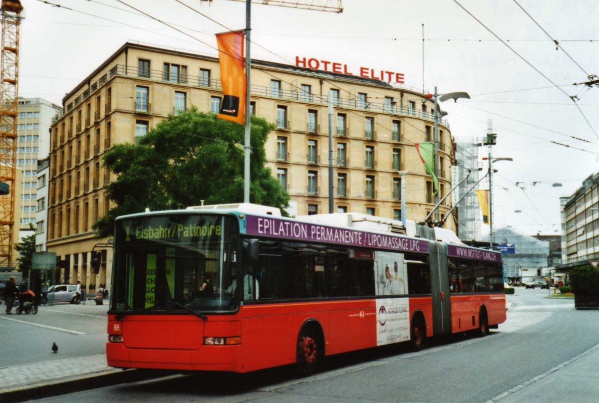 (117'506) - VB Biel - Nr. 88 - NAW/Hess Gelenktrolleybus am 8. Juni 2009 in Biel, Guisanplatz