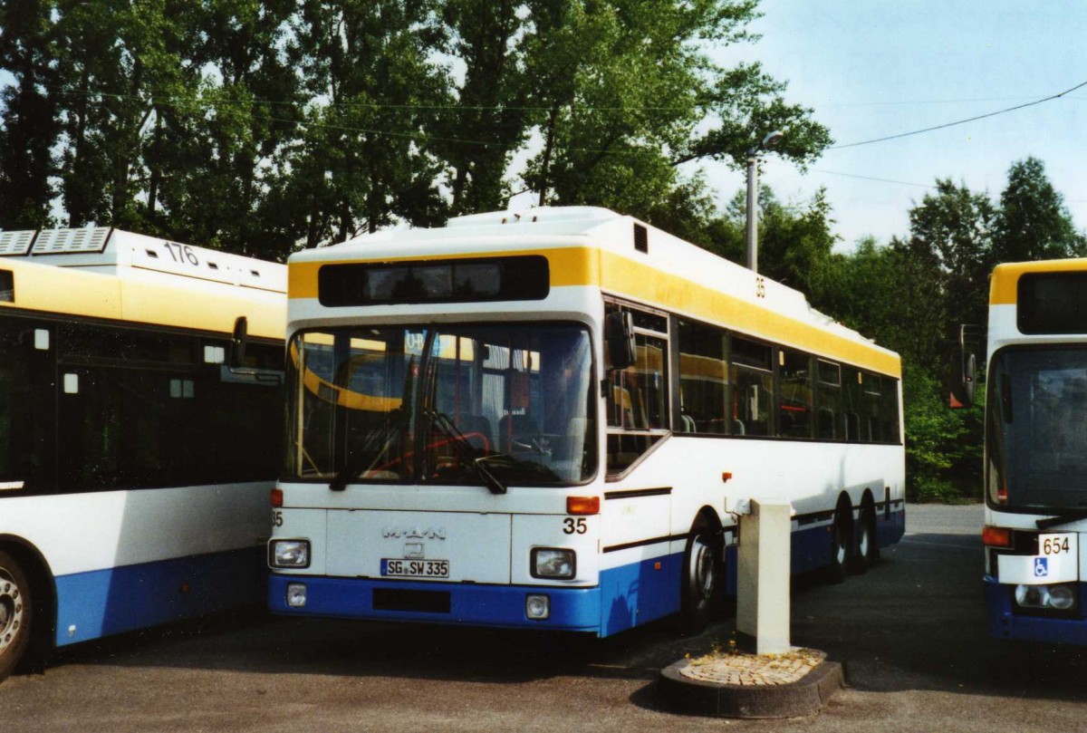 (118'118) - SWS Solingen - Nr. 35/SG-SW 335 - MAN/Grf&Stift Trolleybus am 5. Juli 2009 in Solingen, Betriebshof