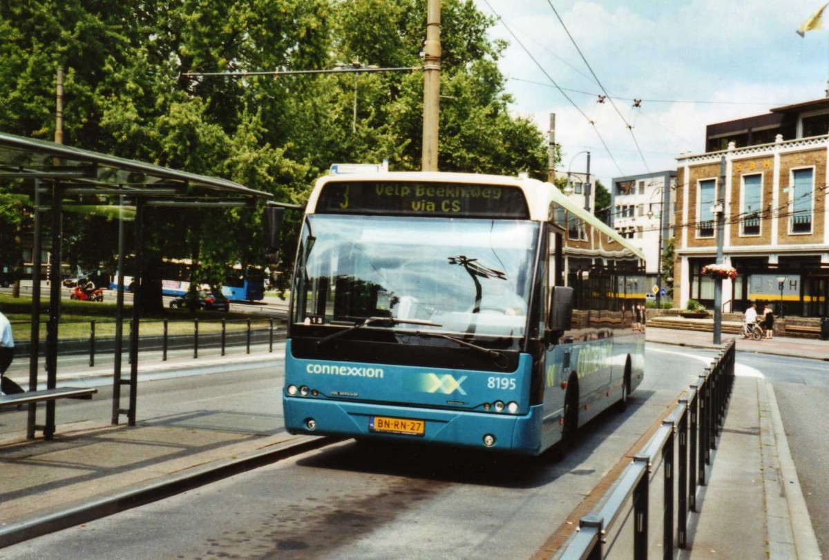 (118'215) - Connexxion - Nr. 8195/BN-RN-27 - VDL Berkhof am 5. Juli 2009 beim Bahnhof Arnhem