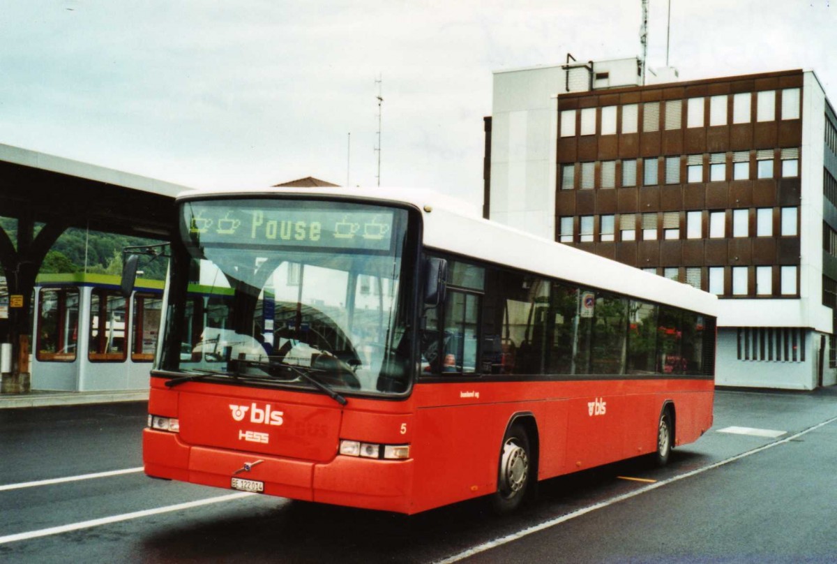 (118'837) - Busland, Burgdorf - Nr. 25/BE 122'014 - Volvo/Hess (ex AAGK Koppigen Nr. 5) am 9. Juli 2009 beim Bahnhof Burgdorf