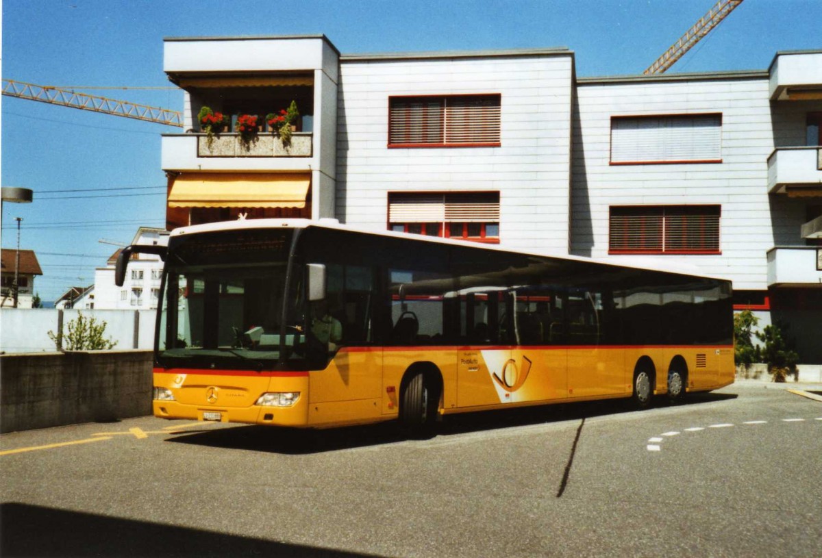 (120'015) - Bucheli, Kriens - Nr. 22/LU 233'888 - Mercedes am 15. August 2009 beim Bahnhof Rotkreuz