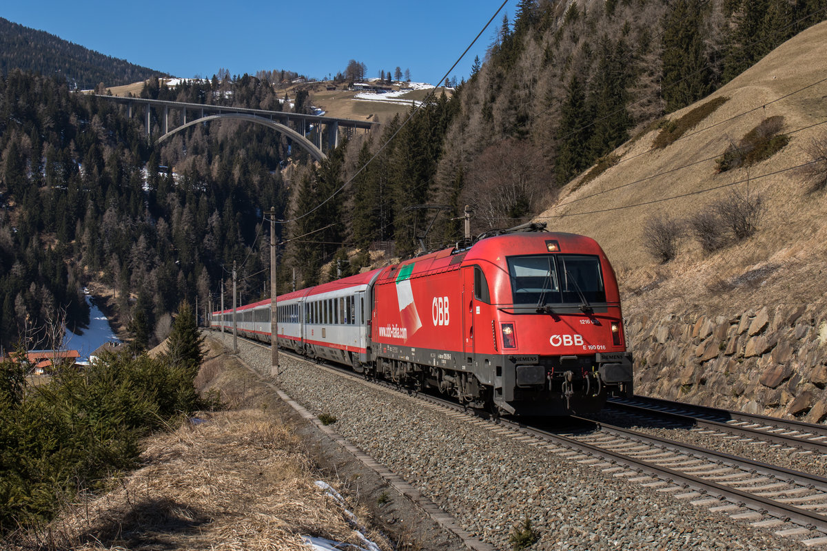 1216 016-6 aus Innsbruck kommend am 19. Mrz 2016 bei St. Jodok.