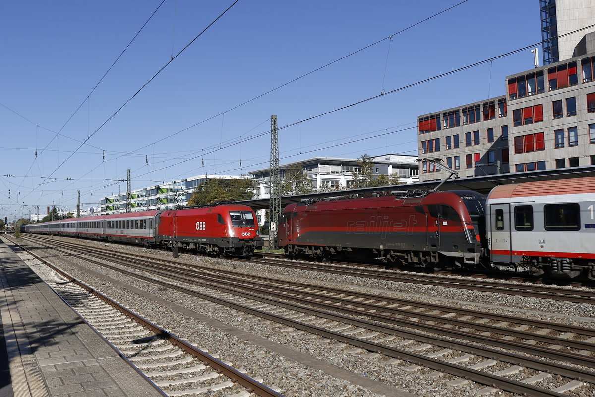 1216 017 und 1116 052 begegneten sich am 1^4. Oktober 2018 in M�nchen-Heimeranplatz.