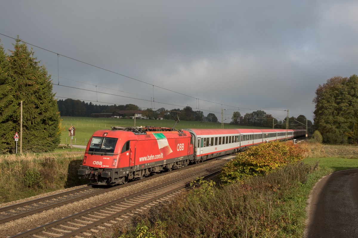 1216 018 aus Mnchen kommend am 24. Oktober 2015 bei Vogl.