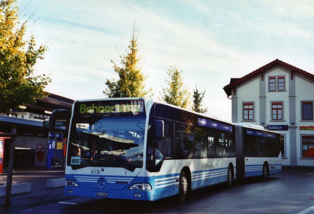 (121'701) - RTB Altsttten - Nr. 1/SG 74'305 - Mercedes am 24. Oktobr 2009 beim Bahnhof Goldach