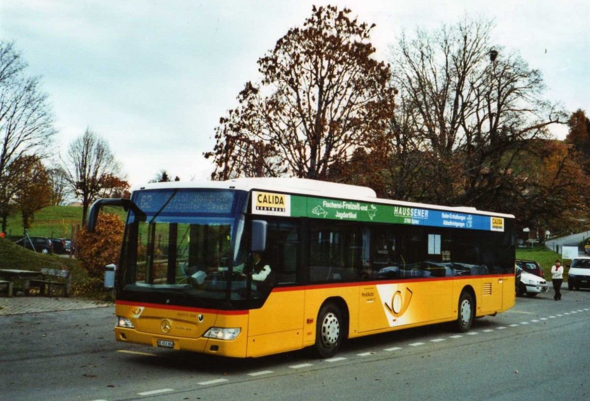 (121'933) - PostAuto Bern - BE 653'384 - Mercedes am 14. November 2009 in Aeschiried, Schulhaus