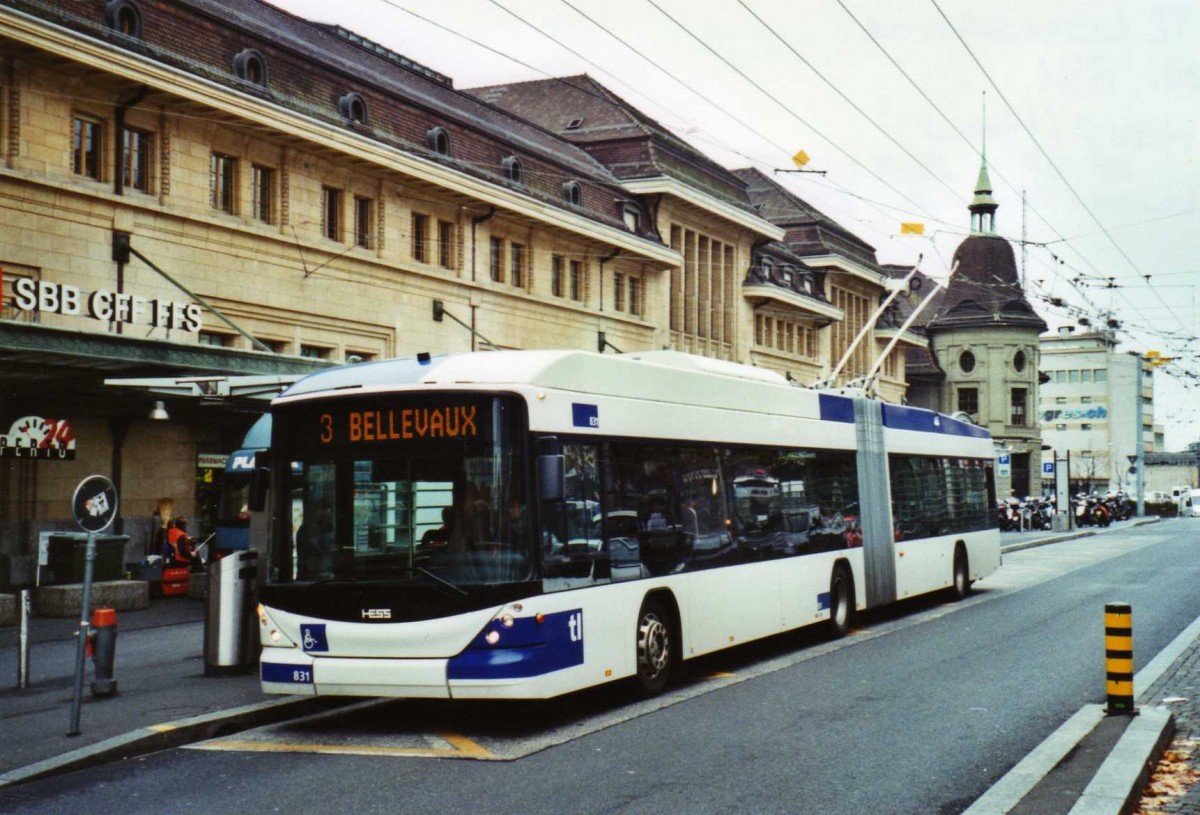 (122'225) - TL Lausanne - Nr. 831 - Hess/Hess Gelenktrolleybus am 19. November 2009 beim Bahnhof Lausanne