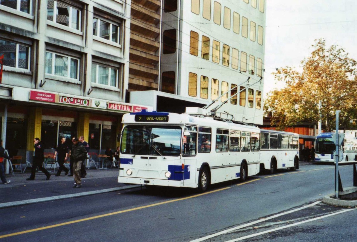 (122'333) - TL Lausanne - Nr. 727 - FBW/Hess Trolleybus am 19. November 2009 in Lausanne, Chauderon