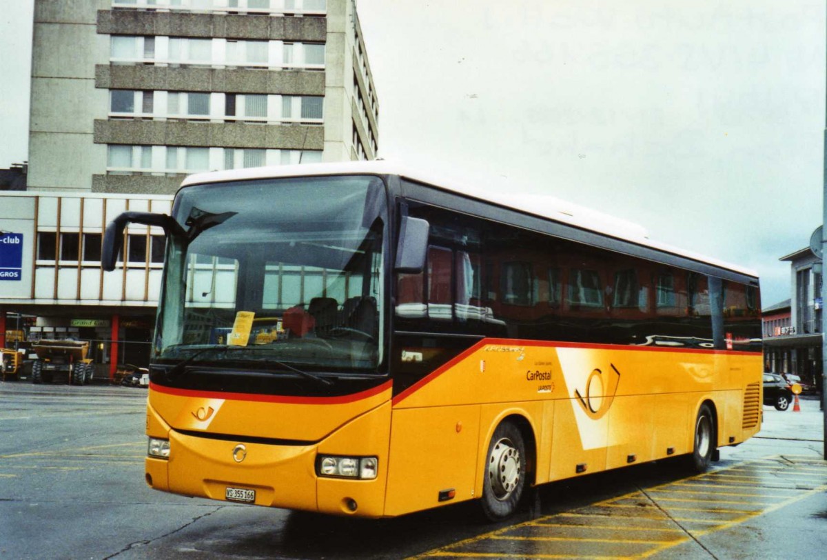 (122'808) - PostAuto Wallis - Nr. 4/VS 355'166 - Irisbus am 12. Dezember 2009 beim Bahnhof Sion