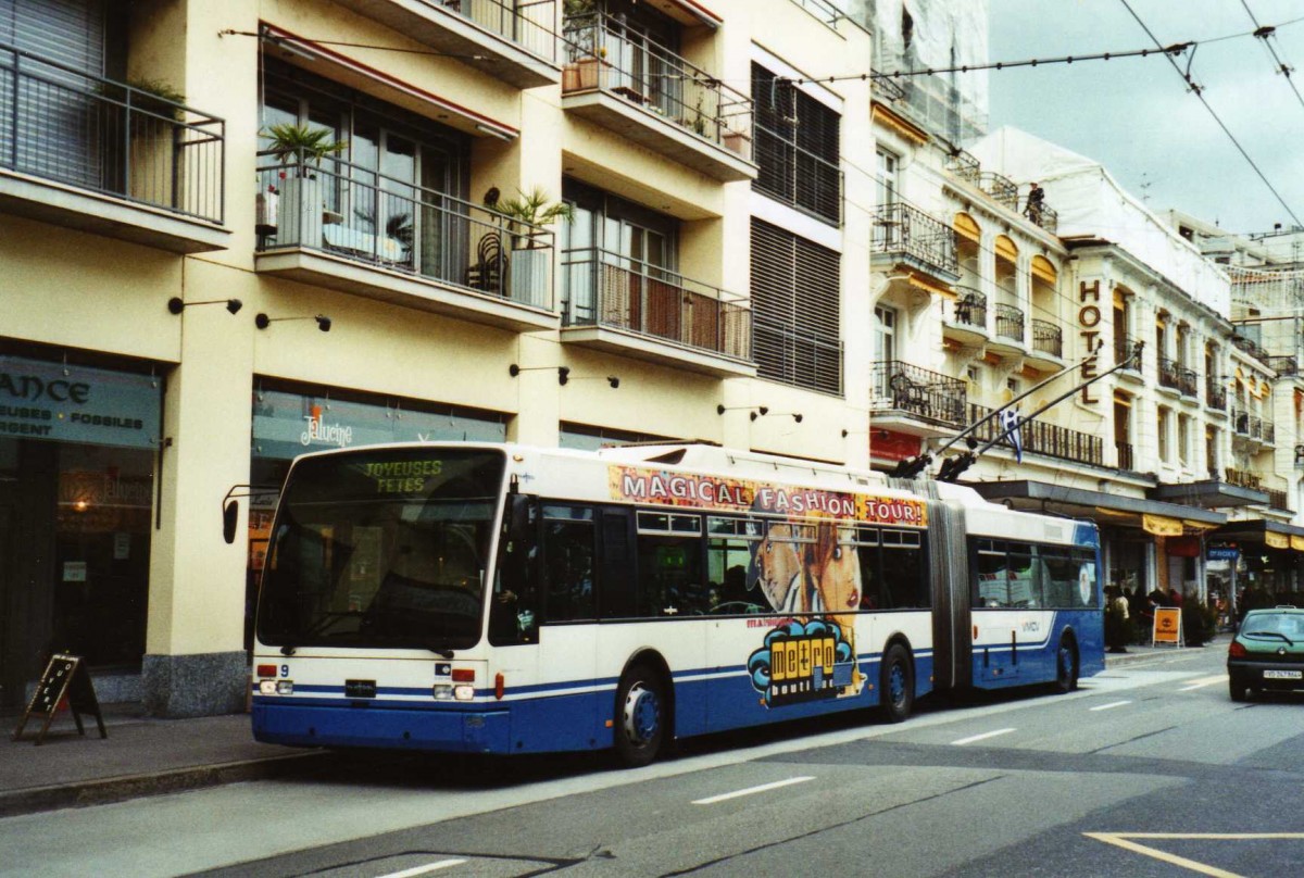 (122'823) - VMCV Clarens - Nr. 9 - Van Hool Gelenktrolleybus am 12. Dezember 2009 in Montreux, Escaliers de la Gare