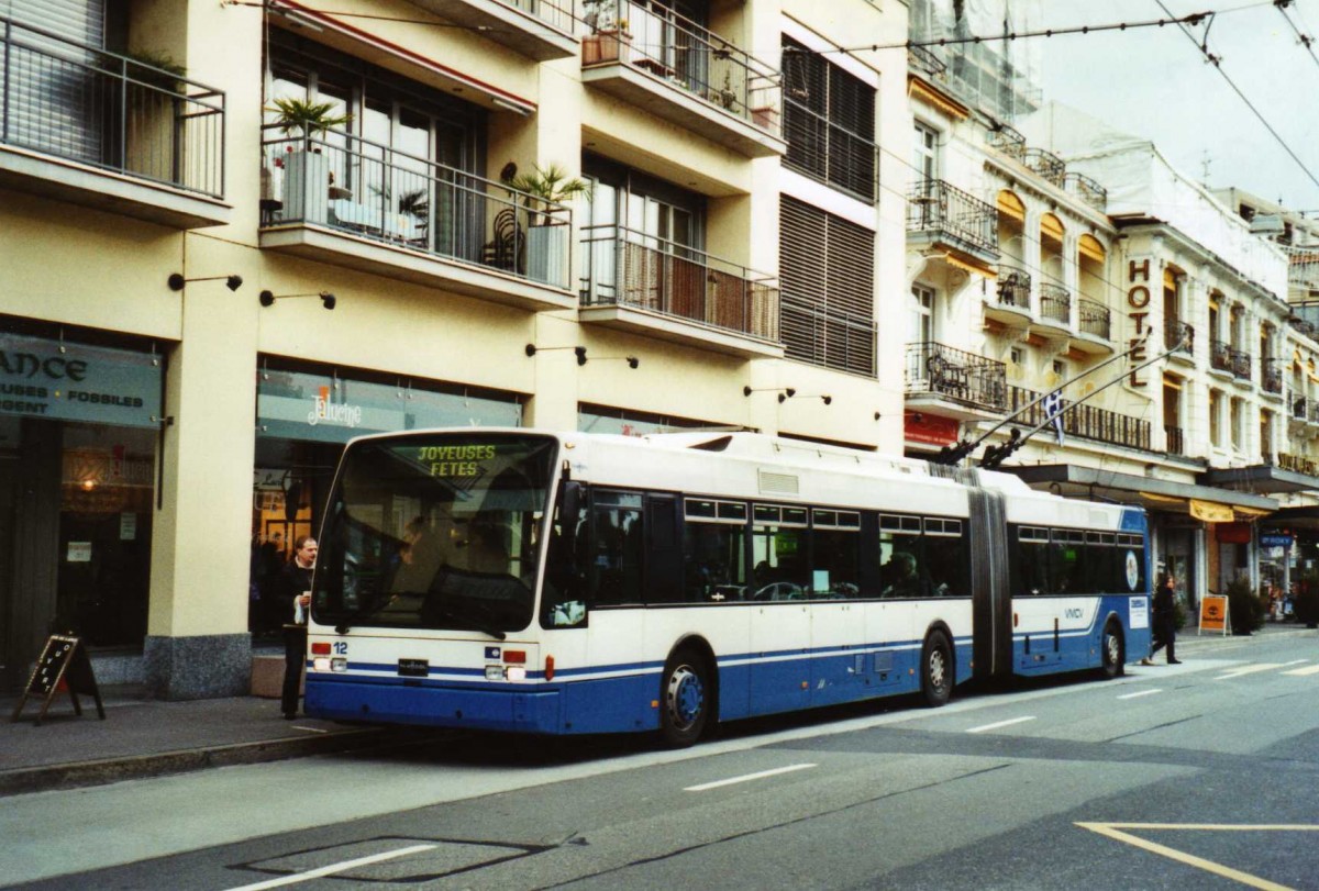 (122'828) - VMCV Clarens - Nr. 4 - Van Hool Gelenktrolleybus am 12. Dezember 2009 in Montreux, Escaliers de la Gare