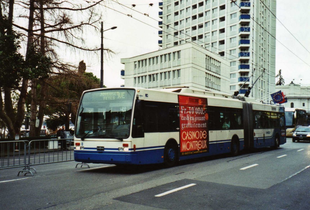 (122'834) - VMCV Clarens - Nr. 8 - Van Hool Gelenktrolleybus am 12. Dezember 2009 in Montreux, Escaliers de la Gare