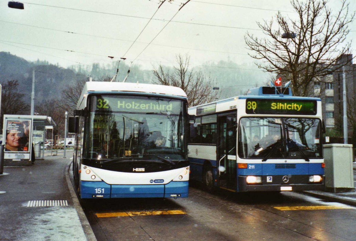 (123'013) - VBZ Zrich - Nr. 151 - Hess/Hess Gelenktrolleybus + Nr. 211/ZH 588'211 - Mercedes am 13. November 2009 in Zrich, Strassenverkehrsamt
